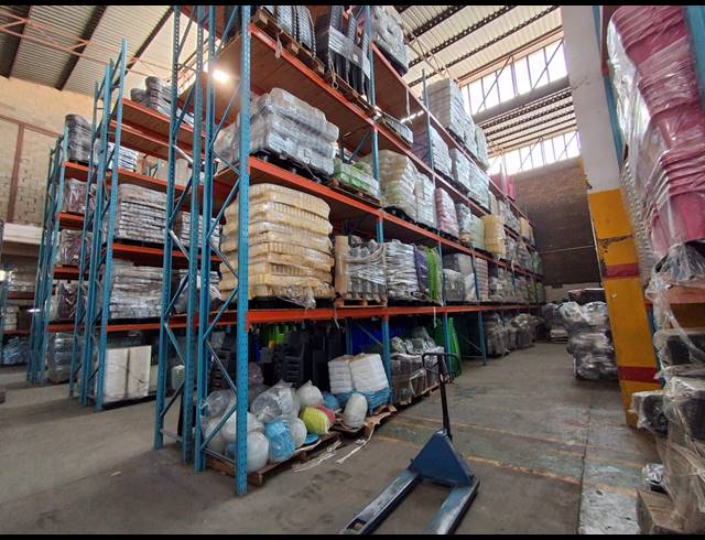1,900M² WAREHOUSE TO LET IN HERIOTDALE